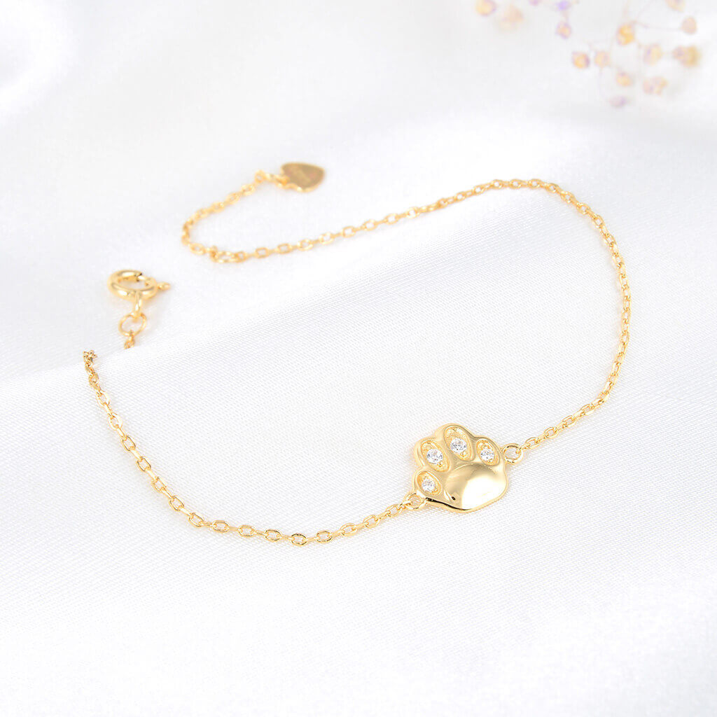 Lamorvita_CubicZirconia_CatPaw_SilverBracelet_LeftScene