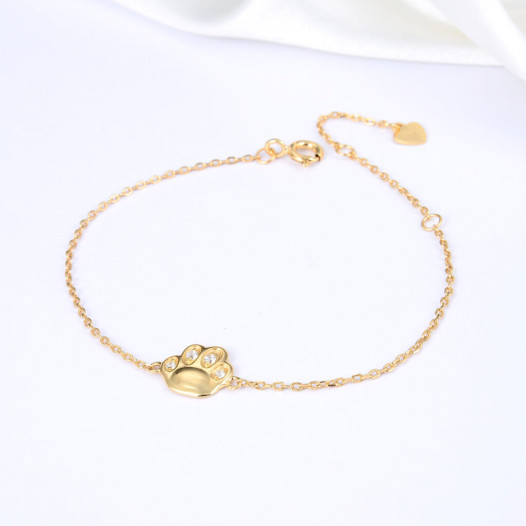 Lamorvita_CubicZirconia_CatPaw_SilverBracelet_RIghtScene