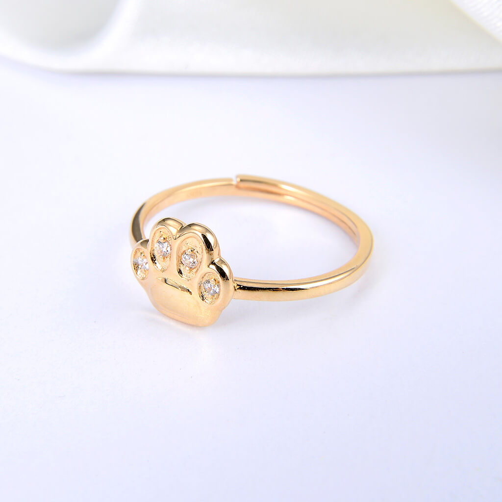 Lamorvita_CubicZirconia_CatPaw_SilverRing_DownScene