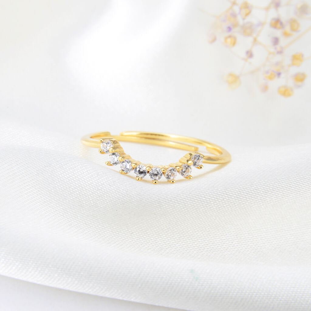 Lamorvita_CubicZirconia_FlowerPetal_SilverRing_DownScene