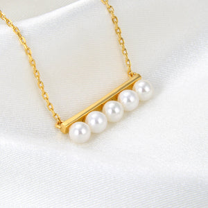 Lamorvita_Pearl_Bar_SilverNecklace_LeftScene