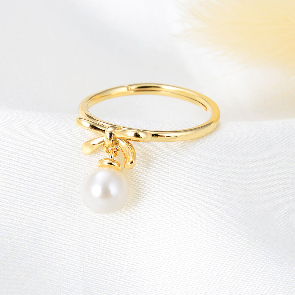 Lamorvita_Pearl_Bow_SilverRing_DownScene