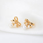 Lamorvita_Pearl_Bow_SilverStudEarrings_RightScene