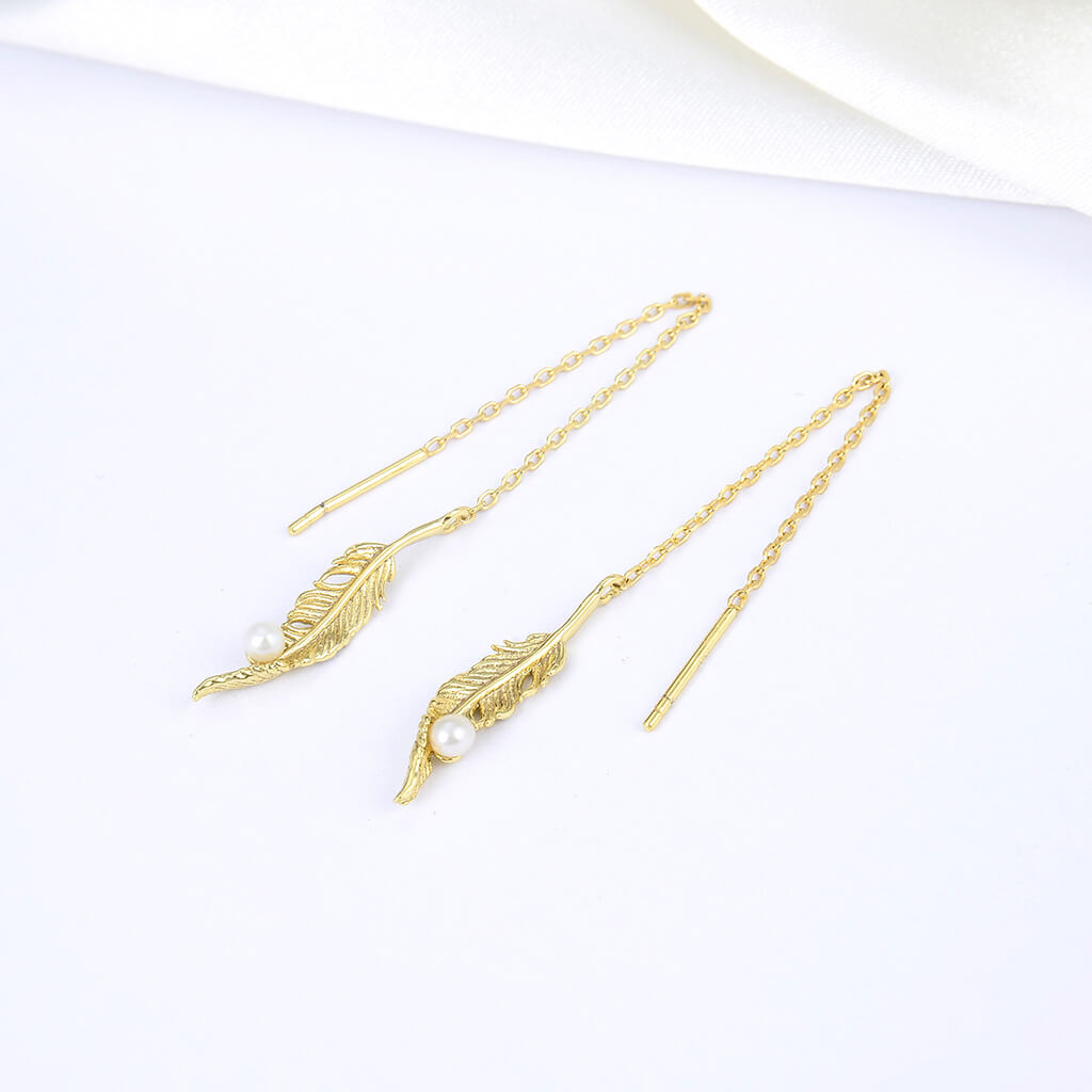 Lamorvita_Pearl_Feather_SilverThreadEarrings_RightScene