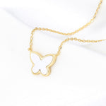 Lamorvita_WhiteAgate_Butterfly_SilverNecklace_LeftScene