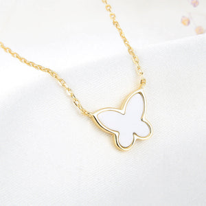Lamorvita_WhiteAgate_Butterfly_SilverNecklace_RightScene